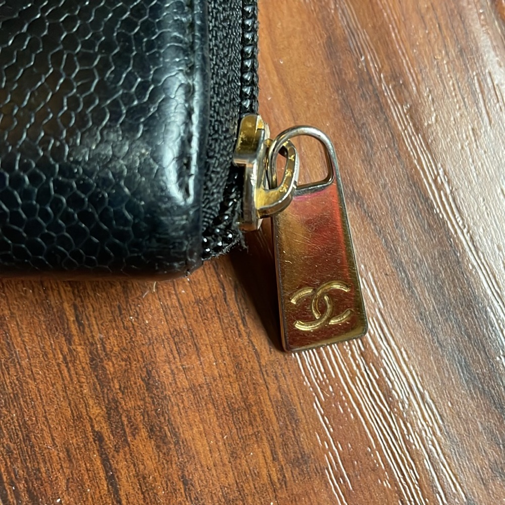 Chanel CC Caviar Zip Around Wallet in Black . Vintage and Pre Loved Condition - Picture 3 of 15